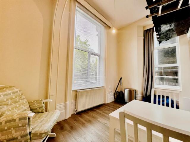 Apartment for rent in Earl's Court, Greater London