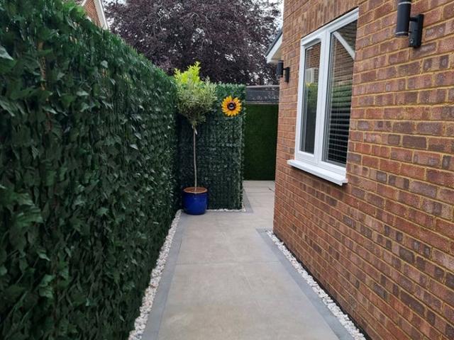 Apartment for rent in Blackhills, Surrey