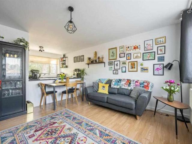 Apartment for sale in London, South Woodford