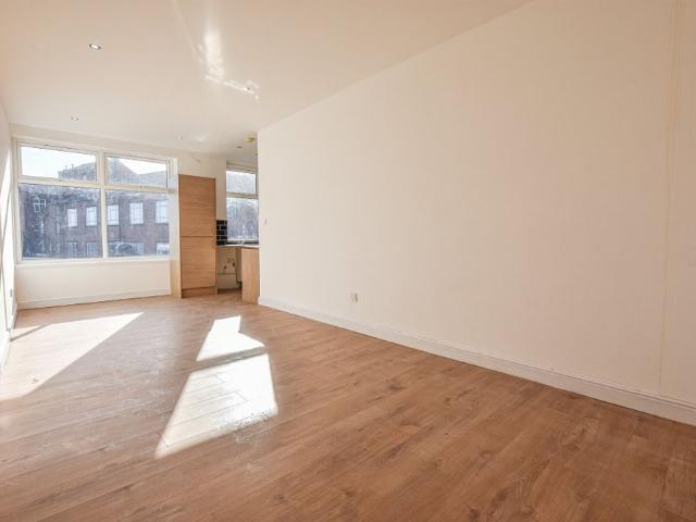 Apartment for rent in Deeplish, Burnedge