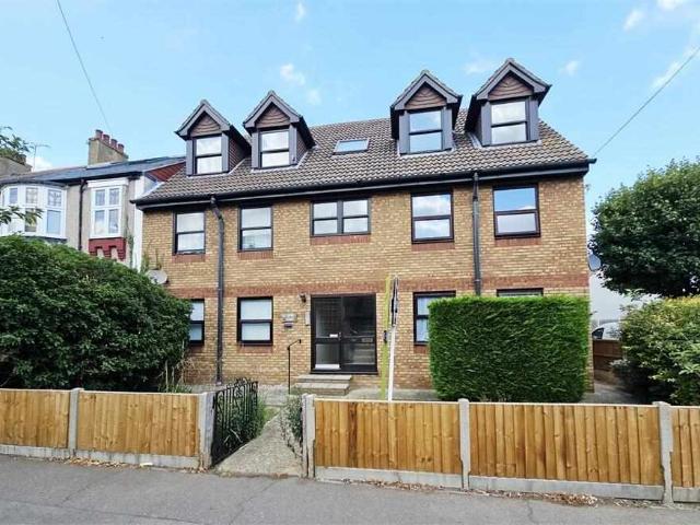 Apartment for sale in Leigh-on-Sea, Alton Barnes