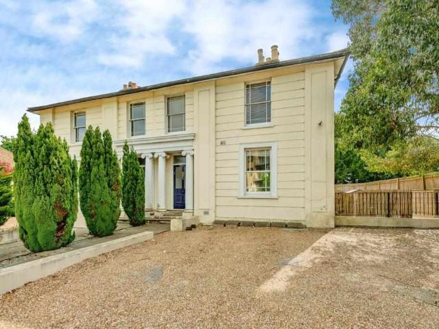 Apartment for sale in London, Greater London