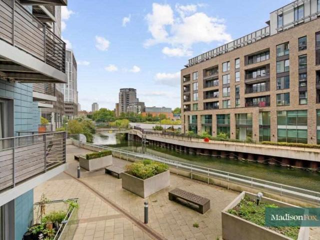 Apartment for sale in E15, London