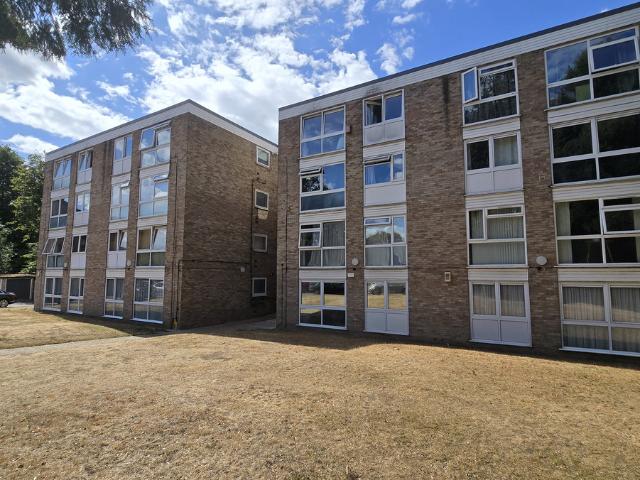 Apartment for rent in Hampton Hill, Greater London