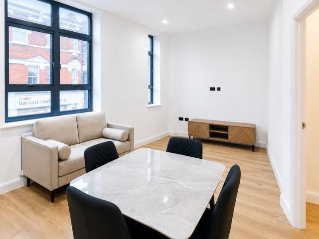 Apartment for rent in Furzedown, Greater London