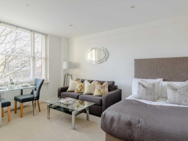 Apartment for rent in Mayfair, Greater London