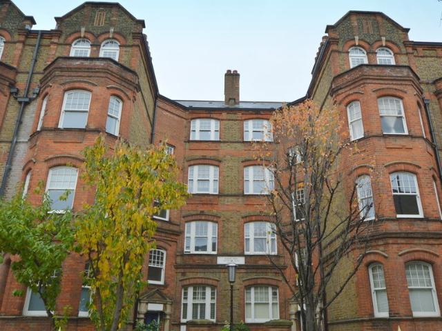 Apartment for rent in Brook Green, Greater London