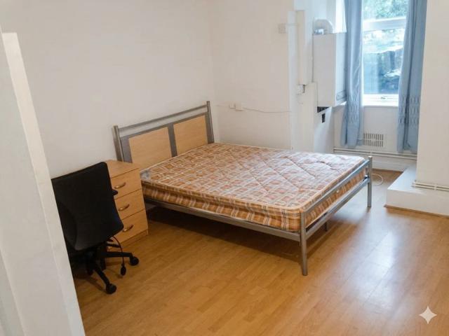 Apartment for rent in Hyde Park, West Yorkshire