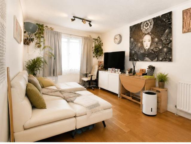 Apartment for rent in Dollis Hill, Greater London