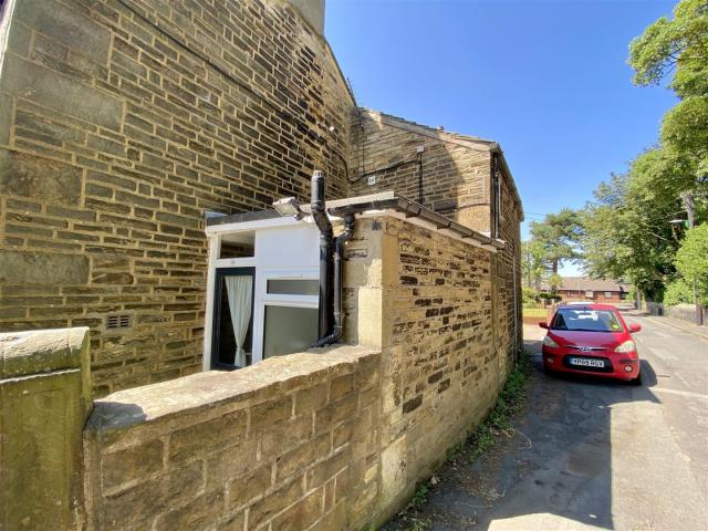 House for rent in Little Lepton, Highburton