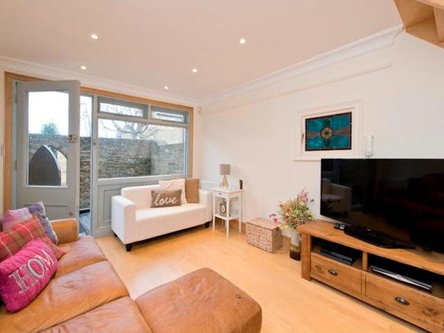 Apartment for rent in Earlsfield, Greater London