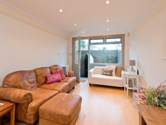 Apartment for rent in Earlsfield, Greater London