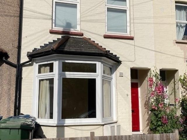 Apartment for rent in Greenhill, Greater London