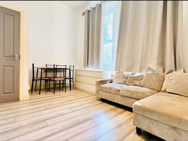 Apartment for rent in Gants Hill, Greater London