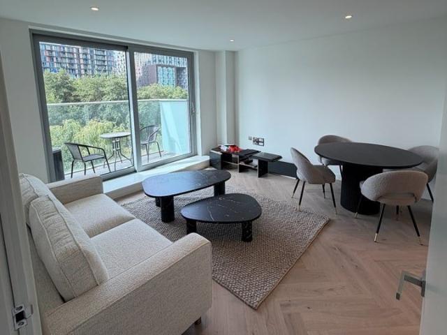 Apartment for rent in Poplar Grove, Greater London