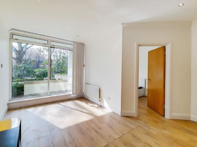 Apartment for rent in Cat Hill, England
