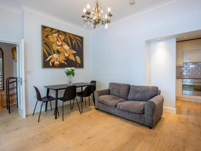 Apartment for rent in Brompton, Greater London