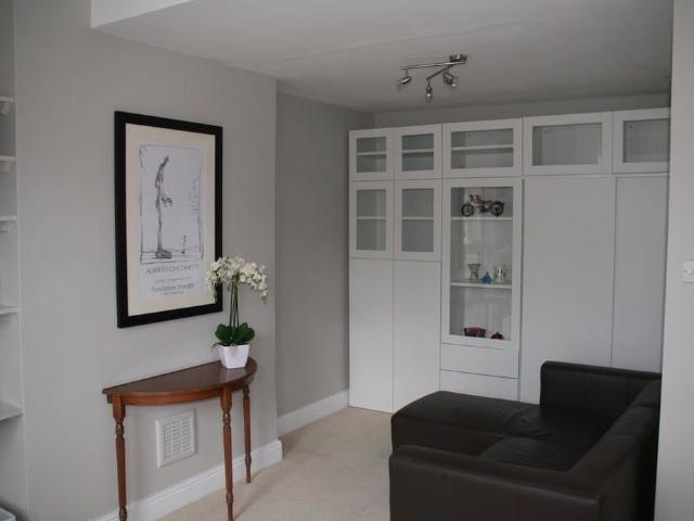 Apartment for rent in Furzedown, Greater London