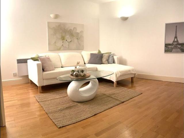 Apartment for rent in Cat Hill, England