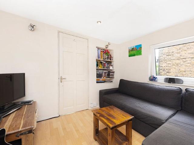 Apartment for rent in Earlsfield, Greater London