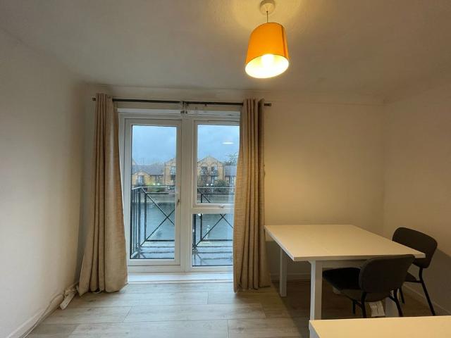 Apartment for rent in Poplar Grove, Greater London