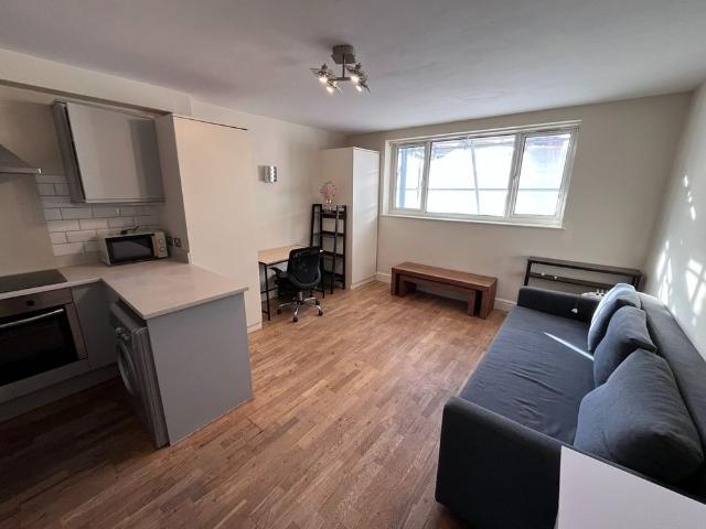 Apartment for rent in Fulham, Walham Green