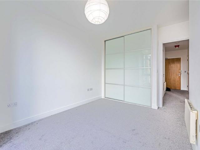 Apartment for rent in Moorend, Pouchen End