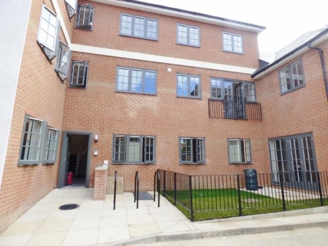 Apartment for rent in Pachesham Park, Surrey