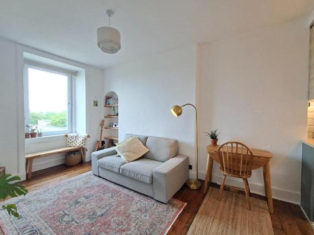 Apartment for rent in Wardie, Trinity