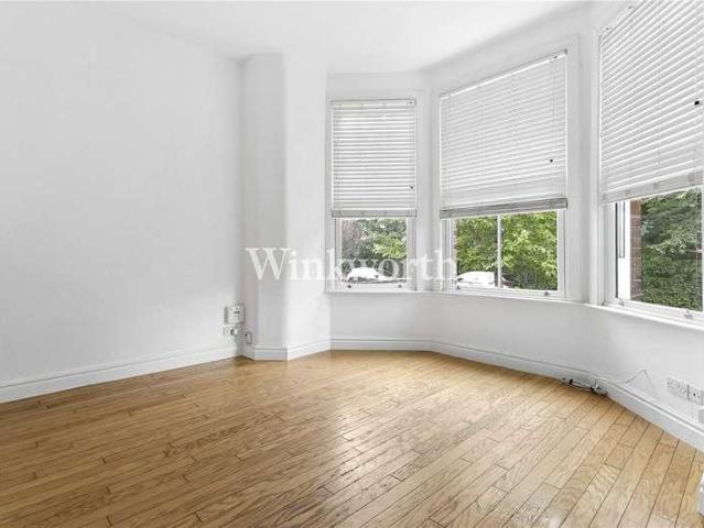 Flat for sale in Winchmore Hill, Palmers Green