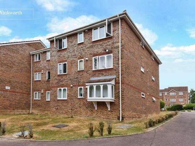 Flat for sale in Old Malden, Greater London