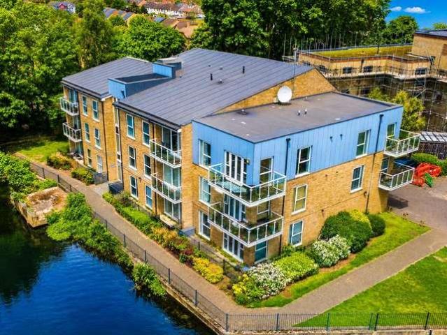 Flat for sale in Pouchen End, Hertfordshire