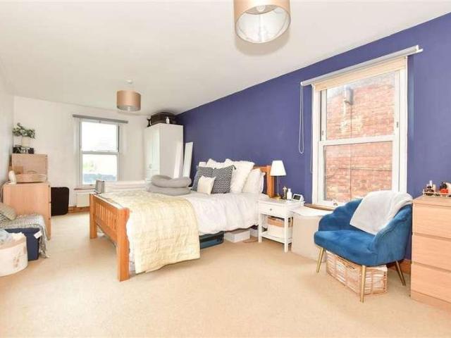 Flat for sale in Folkestone, Lynwood