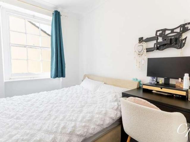 Flat for sale in Ewens Farm, Golden Valley