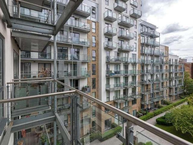 Flat for sale in Bromley-by-Bow, Poplar Grove