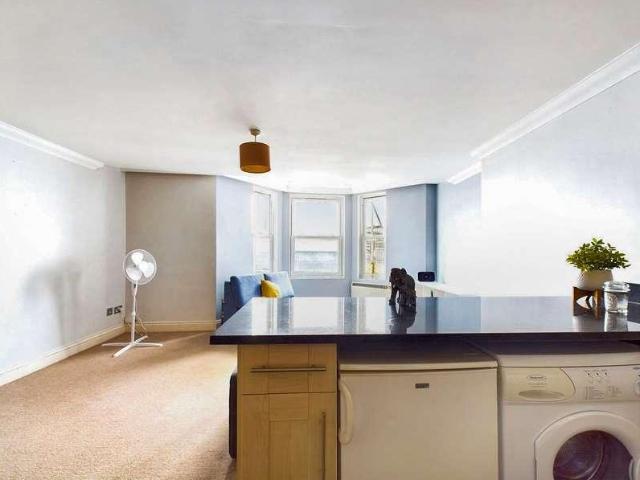 Flat for sale in West Worthing, Worthing