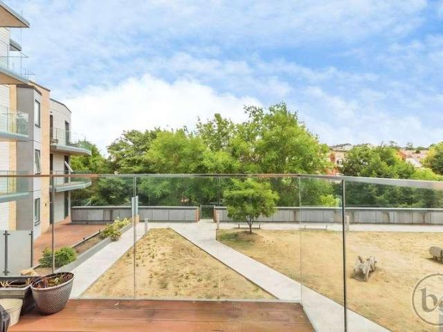 Flat for sale in Reading