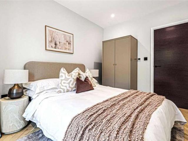 Flat for sale in London Borough of Barnet, Greater London