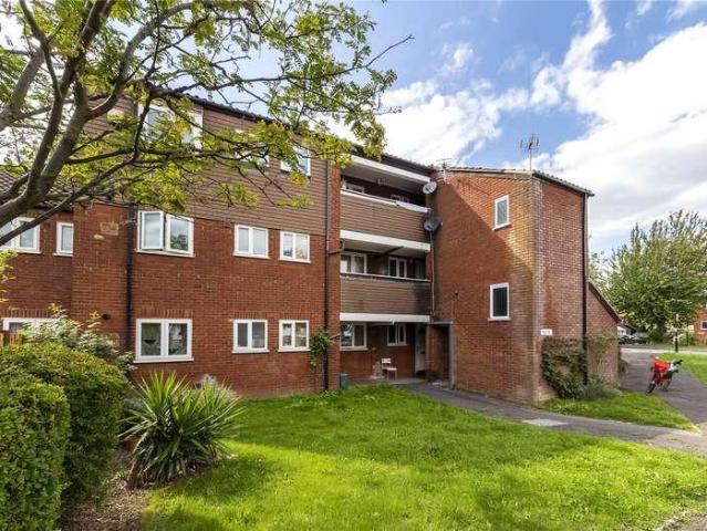 Flat for sale in London Borough of Ealing, Greater London