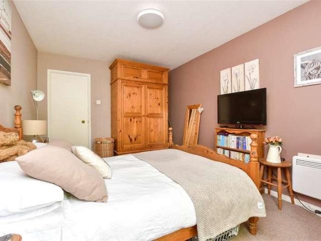 Flat for sale in London Borough of Croydon, Addiscombe