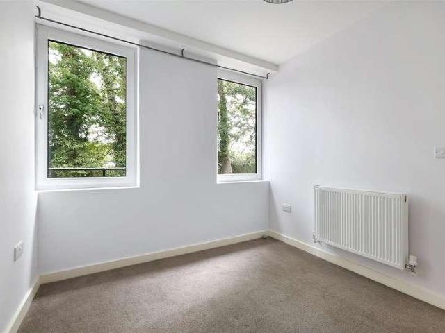 Flat for sale in Pachesham Park, Surrey
