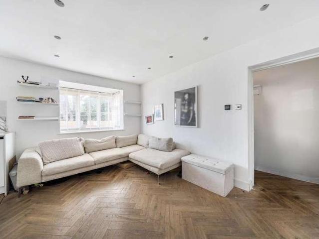 Flat for sale in London Borough of Merton, Mitcham