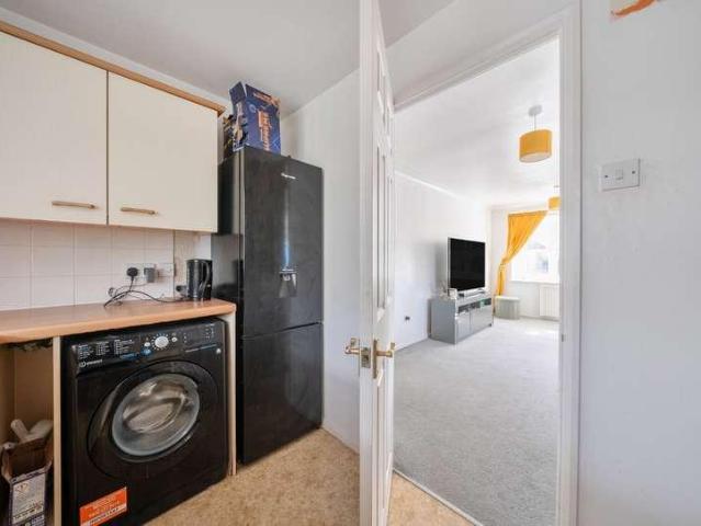 Flat for sale in Red Hill, Surrey