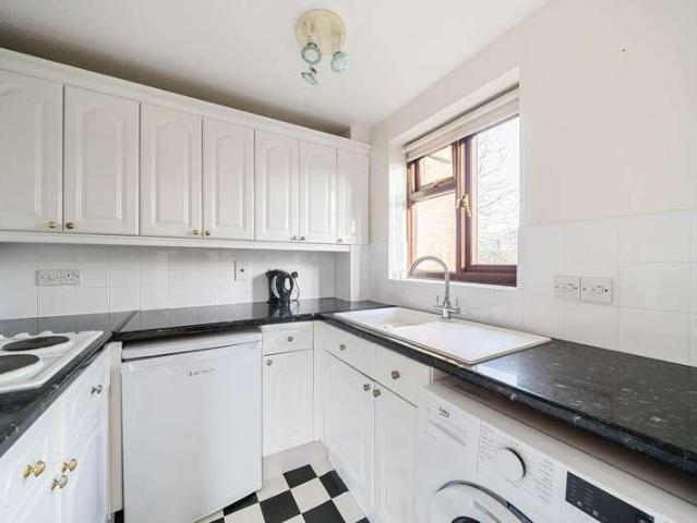 Flat for sale in Northwood, Northwood