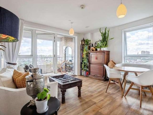 Flat for sale in London Borough of Lambeth, Greater London
