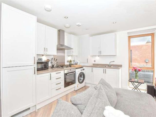 Flat for sale in Brook Street, Bourne Vale