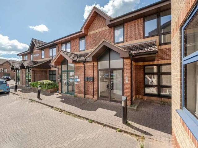 Flat for sale in Hampton, Greater London
