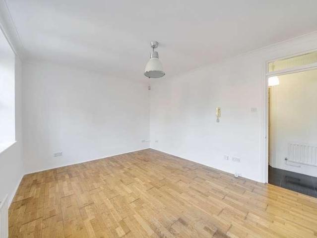 Flat for sale in Archway, Greater London