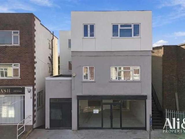 Flat for sale in Stanford-le-Hope, Essex