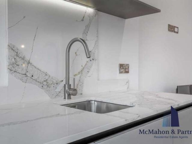 Flat for sale in Aldgate, Lyons